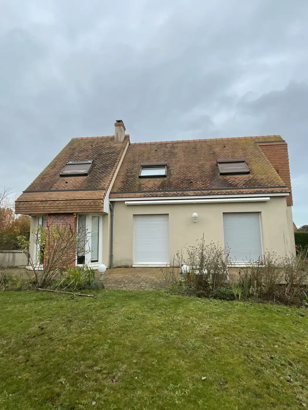 Avant Démoussage de toiture