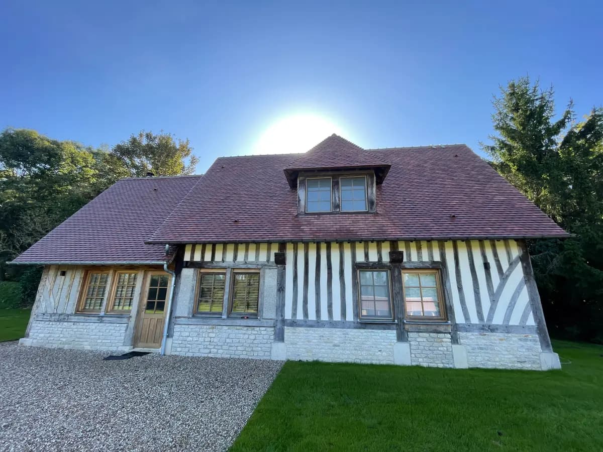 Après démoussage de toiture à Honfleur par Normandie Nettoyage — résultat professionnel garanti Calvados (14600)