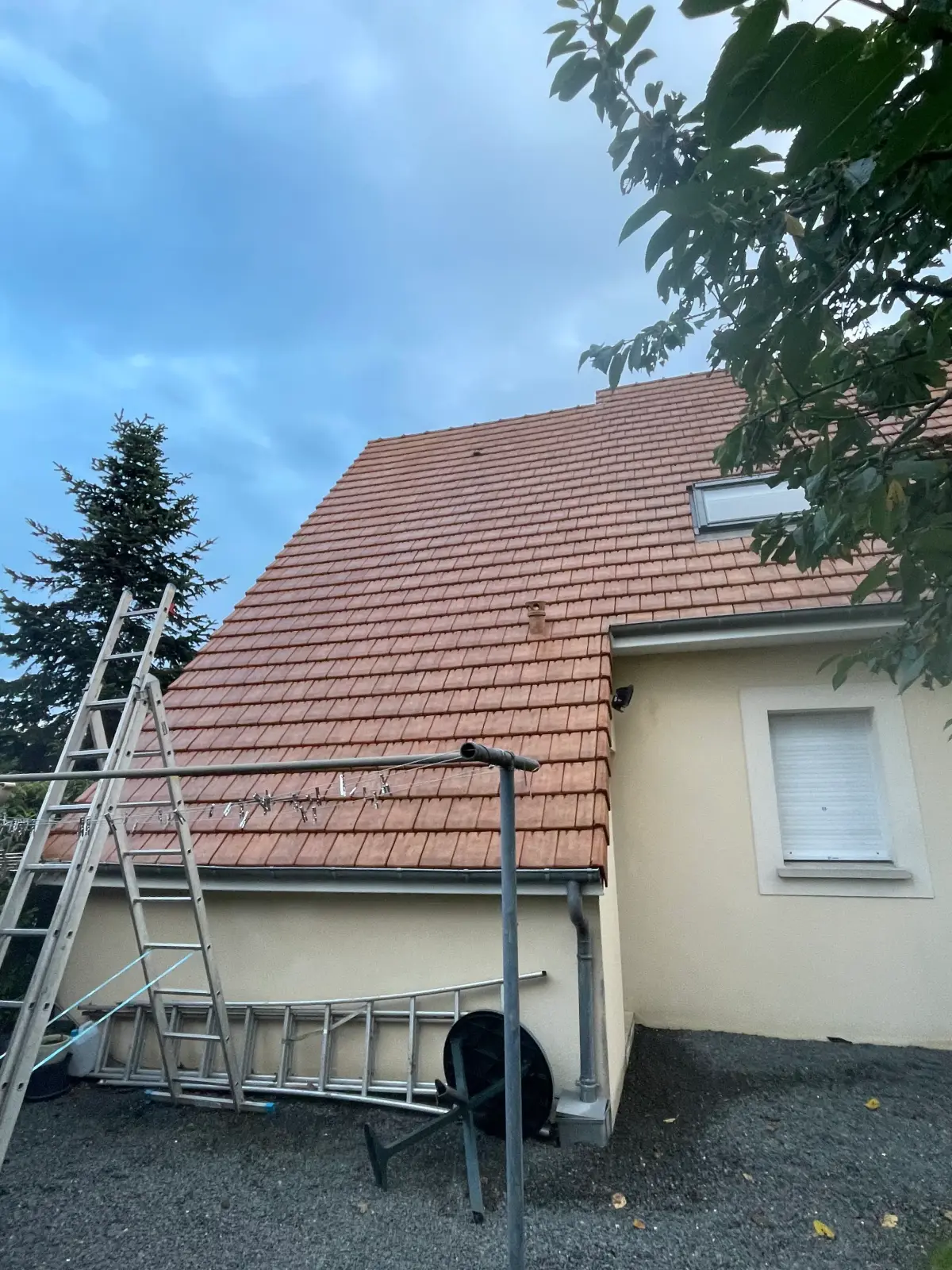 Après démoussage de toiture à Rouen par Normandie Nettoyage — résultat professionnel garanti Calvados (76000)